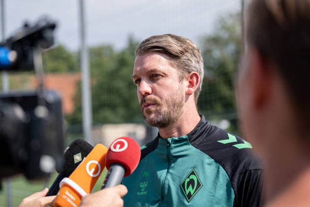 10.08.2026, GER Deutschland, Fussball, Saison 2026 2027, Trainingslager Werder Bremen, Interview vor dem Training Peter Niemeyer (Leiter Profifußball Sportdirektor SV Werder Bremen) im Interview während des Trainingslagers des SV Werder Bremen in Harsewinkel-Marienfeld Harsewinkel-Marienfeld Hotel-Residence Klosterpforte Nordrhein-Westfalen (NRW) Deutschland *** August 10, 2026, GER Germany, Soccer, 2026–2027 Season, Werder Bremen Training Camp, Pre-Training Interview with Peter Niemeyer, Head of Professional Soccer and Sporting Director at SV Werder Bremen, during the SV Werder Bremen training camp in Harsewinkel Marienfeld at the Hotel Residence Klosterpforte in Harsewinkel Marienfeld, North Rhine-Westphalia (NRW), Germany Copyright: xnordphotoxGmbHx xChristianxSchulzex