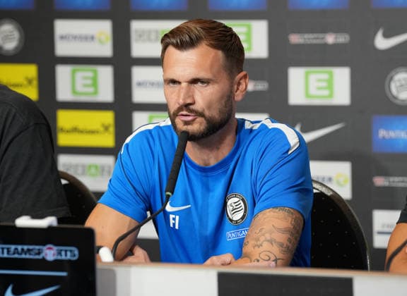SOCCER - UEFA CL, Sturm vs Fenerbahce GRAZ,AUSTRIA,10.AUG.26 - SOCCER - UEFA Champions League, qualification, Sturm Graz vs Fenerbahce Istanbul, preview, press conference, PK, Pressekonferenz Sturm. Image shows head coach Fabio Ingolitsch (Sturm).  GEPAxpictures xMichaelxRiedler