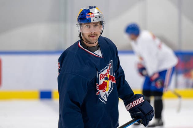 Lucas Thaler 48 (EHC Red Bull Muenchen), EHC Red Bull Muenchen Pressetrainning, 10.08.2026 Muenchen Bayern Deutschland *** Lucas Thaler 48, EHC Red Bull Munich, EHC Red Bull Munich Press Workout, August 10, 2026, Munich, Bavaria, Germany Copyright: xkolbert-press UlrichxGamelx