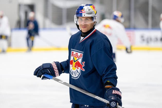 Yasin Ehlitz 42 (EHC Red Bull Muenchen), EHC Red Bull Muenchen Pressetrainning, 10.08.2026 Muenchen Bayern Deutschland *** Yasin Ehlitz, 42, EHC Red Bull Munich; EHC Red Bull Munich Press Practice, August 10, 2026, Munich, Bavaria, Germany Copyright: xkolbert-press UlrichxGamelx