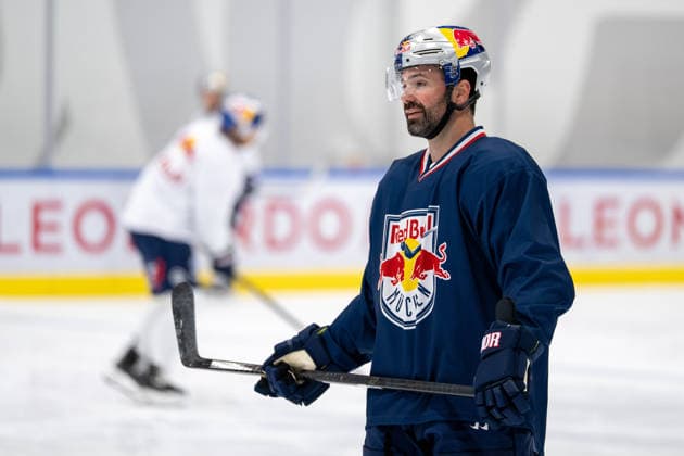 Ryan Murphy 24 (EHC Red Bull Muenchen), EHC Red Bull Muenchen Pressetrainning, 10.08.2026 Muenchen Bayern Deutschland *** Ryan Murphy 24 EHC Red Bull Munich, EHC Red Bull Munich Press Workout, August 10, 2026, Munich, Bavaria, Germany Copyright: xkolbert-press UlrichxGamelx