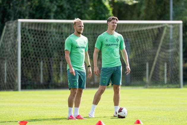 10.08.2026, GER Deutschland, Fussball, Saison 2026 2027, Trainingslager Werder Bremen, 1. Einheit des Trainingslagers von SV Werder Bremen in Harsewinkel-Marienfeld Cedric Itten (SV Werder Bremen, 26) und Marco Grüll Gruell (SV Werder Bremen, 17) Harsewinkel-Marienfeld Hotel-Residence Klosterpforte Nordrhein-Westfalen (NRW) Deutschland *** August 10, 2026, GER Germany, Soccer, 2026–2027 Season, Werder Bremen Training Camp, 1 session of the SV Werder Bremen training camp in Harsewinkel, Marienfeld: Cedric Itten (SV Werder Bremen, 26) and Marco Grüll (SV Werder Bremen, 17) at the Hotel Residence Klosterpforte in Harsewinkel, Marienfeld, North Rhine-Westphalia (NRW), Germany Copyright: xnordphotoxGmbHx xChristianxSchulzex