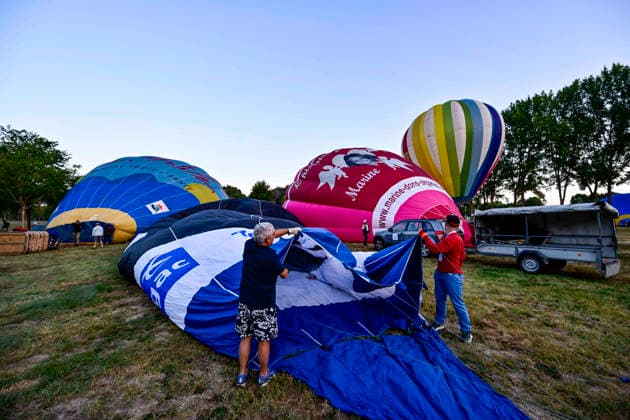 NEWS : Championnats de France de Montgolfieres - Marmande - 10 08 2026 Gonflage des Montgolfieres avant le decollage Marmande  Copyright: xThierryxBretonx