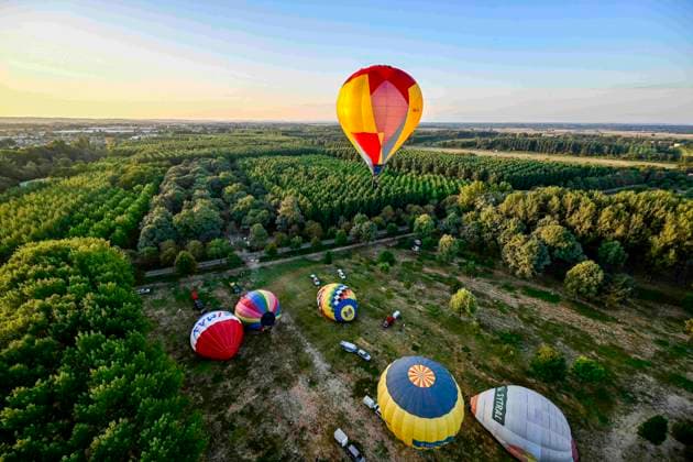 NEWS : Championnats de France de Montgolfieres - Marmande - 10 08 2026 Vol des Motgolfieres au dessus de la ville de Marmande en Lot et Garonne Marmande  Copyright: xThierryxBretonx