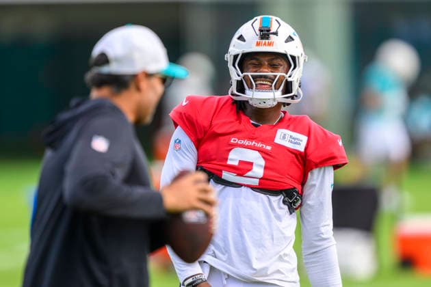 MIAMI GARDENS, FL - AUGUST 10: Miami Dolphins quarterback Malik Willis (2) laughs on the field during the Miami Dolphins Training Camp on August 10 2026, at the Baptist Health Training Complex in Miami Gardens, FL. (Photo by Doug Murray Icon Sportswire) NFL, American Football Herren, USA AUG 10 Dolphins Training Camp EDITORIAL USE ONLY Icon796260810006