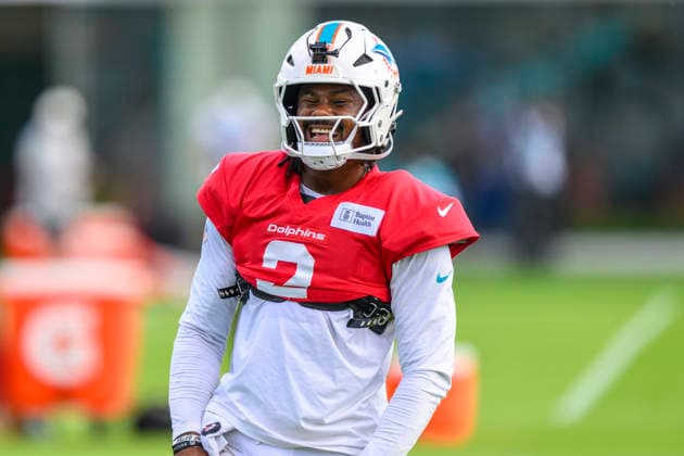 MIAMI GARDENS, FL - AUGUST 10: Miami Dolphins quarterback Malik Willis (2) laughs on the field during the Miami Dolphins Training Camp on August 10 2026, at the Baptist Health Training Complex in Miami Gardens, FL. (Photo by Doug Murray Icon Sportswire) NFL, American Football Herren, USA AUG 10 Dolphins Training Camp EDITORIAL USE ONLY Icon796260810007