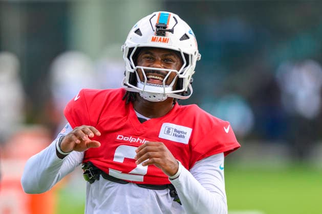 MIAMI GARDENS, FL - AUGUST 10: Miami Dolphins quarterback Malik Willis (2) laughs on the field during the Miami Dolphins Training Camp on August 10 2026, at the Baptist Health Training Complex in Miami Gardens, FL. (Photo by Doug Murray Icon Sportswire) NFL, American Football Herren, USA AUG 10 Dolphins Training Camp EDITORIAL USE ONLY Icon796260810008