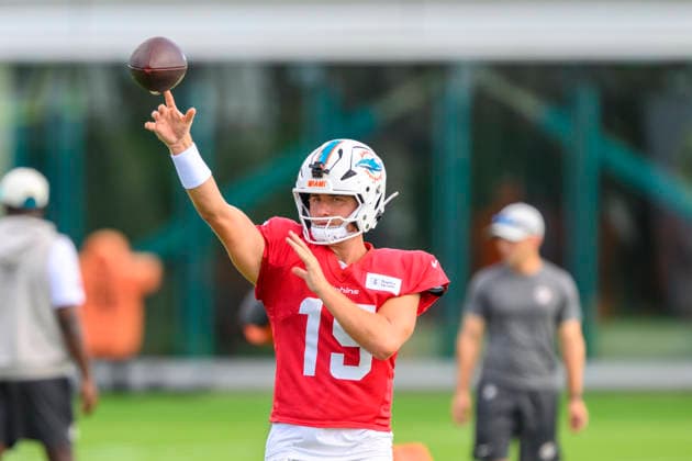 MIAMI GARDENS, FL - AUGUST 10: Miami Dolphins quarterback Cam Miller (15) throws the ball during the Miami Dolphins Training Camp on August 10 2026, at the Baptist Health Training Complex in Miami Gardens, FL. (Photo by Doug Murray Icon Sportswire) NFL, American Football Herren, USA AUG 10 Dolphins Training Camp EDITORIAL USE ONLY Icon796260810015