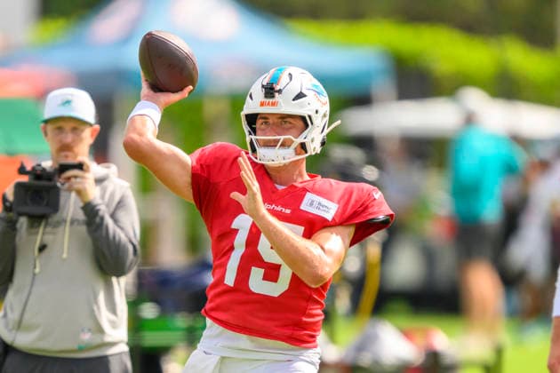MIAMI GARDENS, FL - AUGUST 10: Miami Dolphins quarterback Cam Miller (15) throws the ball during the Miami Dolphins Training Camp on August 10 2026, at the Baptist Health Training Complex in Miami Gardens, FL. (Photo by Doug Murray Icon Sportswire) NFL, American Football Herren, USA AUG 10 Dolphins Training Camp EDITORIAL USE ONLY Icon796260810020