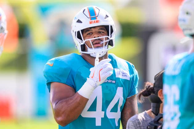 MIAMI GARDENS, FL - AUGUST 10: Miami Dolphins linebacker Chop Robinson (44) stands on the field during the Miami Dolphins Training Camp on August 10 2026, at the Baptist Health Training Complex in Miami Gardens, FL. (Photo by Doug Murray Icon Sportswire) NFL, American Football Herren, USA AUG 10 Dolphins Training Camp EDITORIAL USE ONLY Icon796260810026