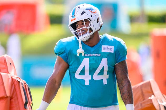 MIAMI GARDENS, FL - AUGUST 10: Miami Dolphins linebacker Chop Robinson (44) stands on the field during the Miami Dolphins Training Camp on August 10 2026, at the Baptist Health Training Complex in Miami Gardens, FL. (Photo by Doug Murray Icon Sportswire) NFL, American Football Herren, USA AUG 10 Dolphins Training Camp EDITORIAL USE ONLY Icon796260810025