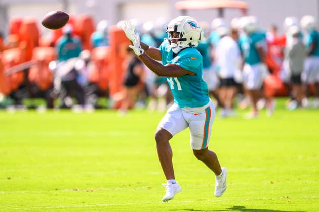 MIAMI GARDENS, FL - AUGUST 10: Miami Dolphins tight end Jeremiah Franklin (41) catches the ball during the Miami Dolphins Training Camp on August 10 2026, at the Baptist Health Training Complex in Miami Gardens, FL. (Photo by Doug Murray Icon Sportswire) NFL, American Football Herren, USA AUG 10 Dolphins Training Camp EDITORIAL USE ONLY Icon796260810042