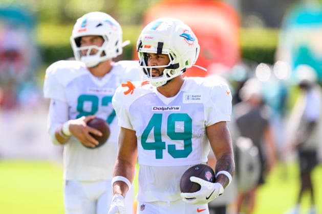 MIAMI GARDENS, FL - AUGUST 10: Miami Dolphins tight end Seydou Traore (49) holds the ball during the Miami Dolphins Training Camp on August 10 2026, at the Baptist Health Training Complex in Miami Gardens, FL. (Photo by Doug Murray Icon Sportswire) NFL, American Football Herren, USA AUG 10 Dolphins Training Camp EDITORIAL USE ONLY Icon796260810052