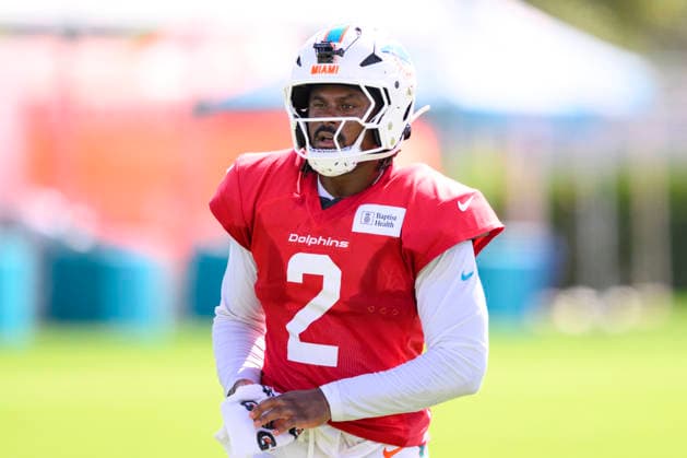 MIAMI GARDENS, FL - AUGUST 10: Miami Dolphins quarterback Malik Willis (2) stands on the field during the Miami Dolphins Training Camp on August 10 2026, at the Baptist Health Training Complex in Miami Gardens, FL. (Photo by Doug Murray Icon Sportswire) NFL, American Football Herren, USA AUG 10 Dolphins Training Camp EDITORIAL USE ONLY Icon796260810054