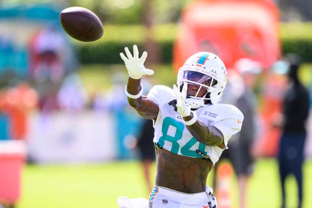 MIAMI GARDENS, FL - AUGUST 10: Miami Dolphins wide receiver Tahj Washington (84) catches the ball during the Miami Dolphins Training Camp on August 10 2026, at the Baptist Health Training Complex in Miami Gardens, FL. (Photo by Doug Murray Icon Sportswire) NFL, American Football Herren, USA AUG 10 Dolphins Training Camp EDITORIAL USE ONLY Icon796260810056
