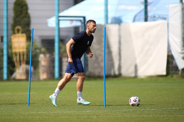 Fussball, Herren, Regionalliga Bayern, Saison 2026 2027, TSV 1860 München, Training Felix Weber (TSV 1860 München) mit Ball *** Soccer, Men s, Bavarian Regional League, 2026–2027 Season, TSV 1860 Munich, Felix Weber Training with TSV 1860 Munich and a Ball