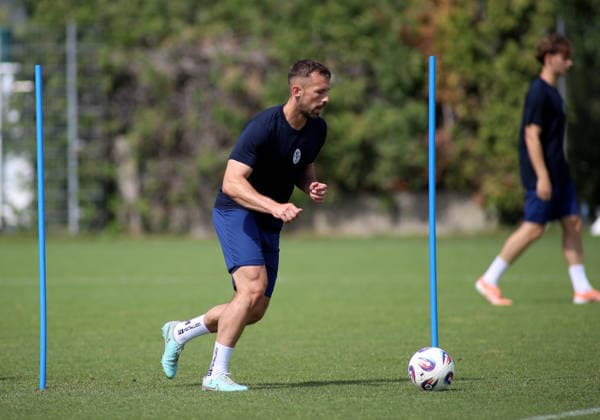 Fussball, Herren, Regionalliga Bayern, Saison 2026 2027, TSV 1860 München, Training Felix Weber (TSV 1860 München) mit Ball *** Soccer, Men s, Bavarian Regional League, 2026–2027 Season, TSV 1860 Munich, Felix Weber Training with TSV 1860 Munich and a Ball