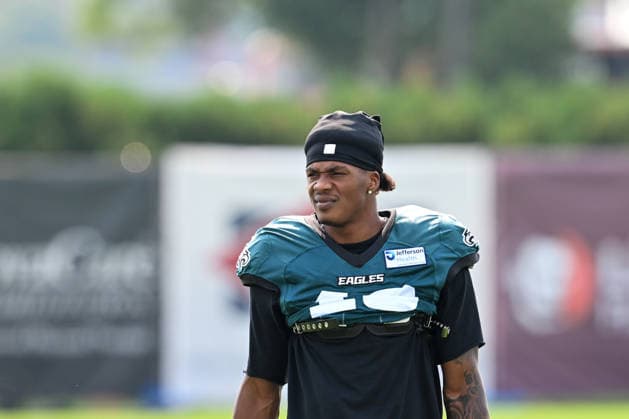 PHILADELPHIA, PA - AUGUST 10: Philadelphia Eagles wide receiver Dontayvion Wicks 13 looks on during the Philadelphia Eagles training camp on August 10th, 2026 at Jefferson Health Training Complex in Philadelphia, PA. (Photo by Terence Lewis Icon Sportswire) NFL, American Football Herren, USA AUG 10 Eagles Training Camp EDITORIAL USE ONLY Icon260810015