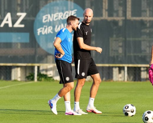 SOCCER - UEFA CL, Sturm vs Fenerbahce GRAZ,AUSTRIA,10.AUG.26 - SOCCER - UEFA Champions League, qualification, Sturm Graz vs Fenerbahce Istanbul, preview, training Sturm. Image shows head coach Fabio Ingolitsch and Gorenc Stankovic (Sturm).  GEPAxpictures xMichaelxRiedler