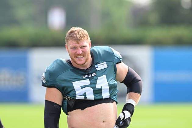 PHILADELPHIA, PA - AUGUST 10: Philadelphia Eagles center Cam Jurgens 51 looks on during the Philadelphia Eagles training camp on August 10th, 2026 at Jefferson Health Training Complex in Philadelphia, PA. (Photo by Terence Lewis Icon Sportswire) NFL, American Football Herren, USA AUG 10 Eagles Training Camp EDITORIAL USE ONLY Icon260810020