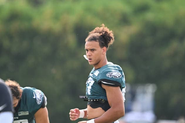 PHILADELPHIA, PA - AUGUST 10: Philadelphia Eagles wide receiver Eli Stowers 87 looks on during the Philadelphia Eagles training camp on August 10th, 2026 at Jefferson Health Training Complex in Philadelphia, PA. (Photo by Terence Lewis Icon Sportswire) NFL, American Football Herren, USA AUG 10 Eagles Training Camp EDITORIAL USE ONLY Icon260810027