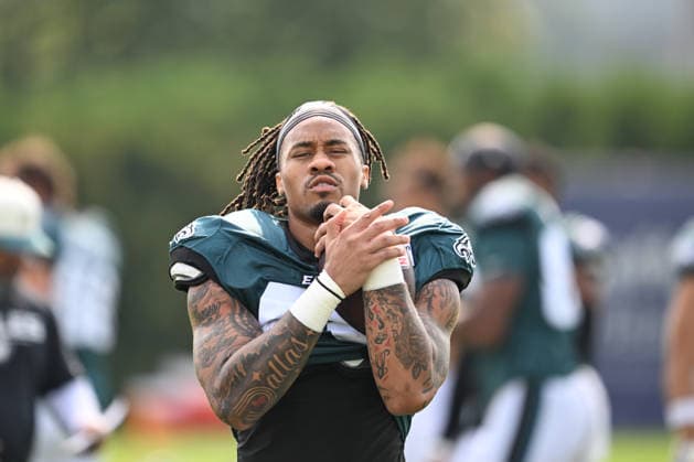 PHILADELPHIA, PA - AUGUST 10: Philadelphia Eagles tight end Dae Quan Wright 45 catches the ball during the Philadelphia Eagles training camp on August 10th, 2026 at Jefferson Health Training Complex in Philadelphia, PA. (Photo by Terence Lewis Icon Sportswire) NFL, American Football Herren, USA AUG 10 Eagles Training Camp EDITORIAL USE ONLY Icon260810028
