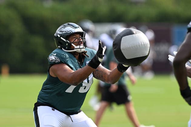 PHILADELPHIA, PA - AUGUST 10: Philadelphia Eagles offensive tackle Matt Pryor 79 runs a drill during the Philadelphia Eagles training camp on August 10th, 2026 at Jefferson Health Training Complex in Philadelphia, PA. (Photo by Terence Lewis Icon Sportswire) NFL, American Football Herren, USA AUG 10 Eagles Training Camp EDITORIAL USE ONLY Icon260810045