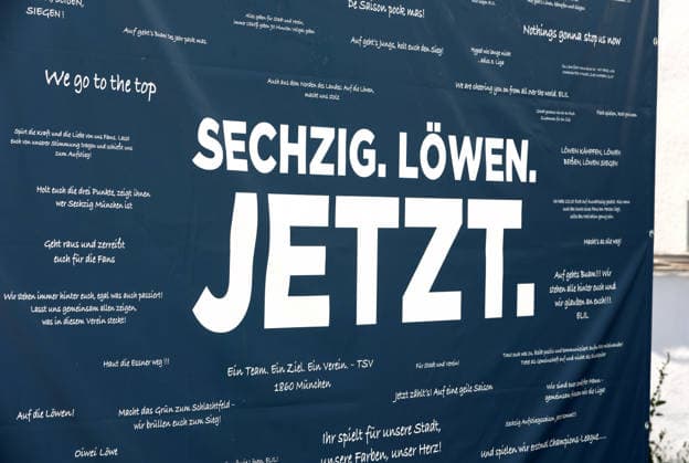 Fussball, Herren, Regionalliga Bayern, Saison 2026 2027, TSV 1860 München, Training Hier eine Plakatwand, Motivationswand des TSV 1860 München mit Sprüchen, Sechzig. Löwen. Jetzt., We go to the top, Ein Team, Ein Ziel, Ein Verein, u.v.m *** Soccer, Men s, Bavarian Regional League, 2026–2027 Season, TSV 1860 Munich, Training: Here is a billboard, a motivational display from TSV 1860 Munich featuring slogans such as Sixty Lions Now, We Go to the Top, One Team, One Goal, One Club, and many more