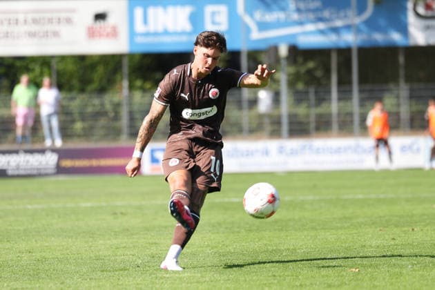 Fußball I Herren I Saison 2026 2027 I Regionalliga Nord I 2.Spieltag I FC St.Pauli II - Bremer SV I 09.08.2026 Noah Gumpert (10, FC St.Pauli II) *** Soccer I Men s Team I 2026–2027 Season I Regionalliga Nord I Matchday 2 I FC St. Pauli II vs. Bremer SV I August 9, 2026 Noah Gumpert 10, FC St. Pauli II Copyright: xLobeca RalfxHomburgx