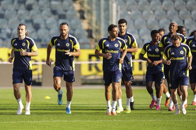 Ahead of Sturm Graz v Fenerbahce - UEFA Champions League Qualifier GRAZ, AUSTRIA - AUGUST 10: Vedat Muric (2nd L), Caglar Soyuncu (L), Irfan Can Kahveci (3rd L) of Fenerbahce attend training session ahead of UEFA Champions League third qualifying round second-leg match against Sturm Graz in Graz, Austria on August 10, 2026. Agit Erdi Ulukaya Anadolu Graz Austria. Editorial use only. Please get in touch for any other usage.  Copyright: x2026xAnadoluxAgitxErdixUlukayax