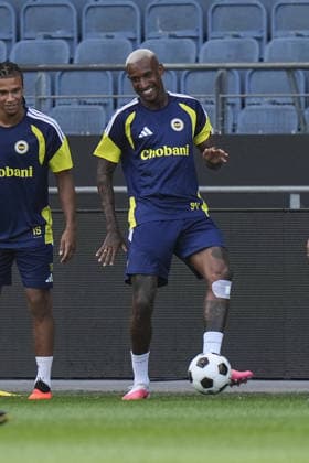 Ahead of Sturm Graz v Fenerbahce - UEFA Champions League Qualifier GRAZ, AUSTRIA - AUGUST 10: Anderson Talisca (R) of Fenerbahce attends a training session ahead of UEFA Champions League third qualifying round second-leg match against Sturm Graz in Graz, Austria on August 10, 2026. Agit Erdi Ulukaya Anadolu Graz Austria. Editorial use only. Please get in touch for any other usage.  Copyright: x2026xAnadoluxAgitxErdixUlukayax