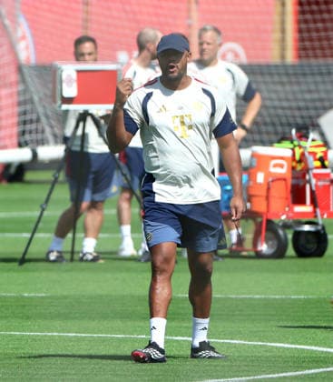 10.08.2026, FC Bayern Training , Saebenerstrasse Muenchen, Fussball, im Bild: Vincent Kompany (FC Bayern Muenchen) *** August 10, 2026, FC Bayern Training, Saebenerstrasse, Munich, Soccer, Sports, Pictured: Vincent Kompany, FC Bayern Munich