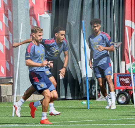 10.08.2026, FC Bayern Training , Saebenerstrasse Muenchen, Fussball, im Bild: Joshua Kimmich (FC Bayern Muenchen), Jamal Musiala (FC Bayern Muenchen), Nathaniel Brown (FC Bayern Muenchen) *** August 10, 2026, FC Bayern Training, Saebenerstrasse, Munich, Soccer, Sports, Pictured: Joshua Kimmich (FC Bayern Munich), Jamal Musiala (FC Bayern Munich), Nathaniel Brown (FC Bayern Munich)