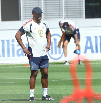 10.08.2026, FC Bayern Training , Saebenerstrasse Muenchen, Fussball, im Bild: Vincent Kompany (FC Bayern Muenchen) *** August 10, 2026, FC Bayern Training, Saebenerstrasse, Munich, Soccer, Sports, Pictured: Vincent Kompany, FC Bayern Munich