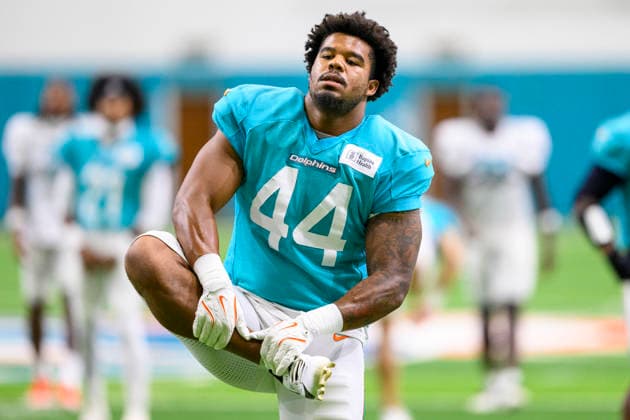 MIAMI GARDENS, FL - AUGUST 10: Miami Dolphins linebacker Chop Robinson (44) stretches during the Miami Dolphins Training Camp on August 10 2026, at the Baptist Health Training Complex in Miami Gardens, FL. (Photo by Doug Murray Icon Sportswire) NFL, American Football Herren, USA AUG 10 Dolphins Training Camp EDITORIAL USE ONLY Icon796260810118
