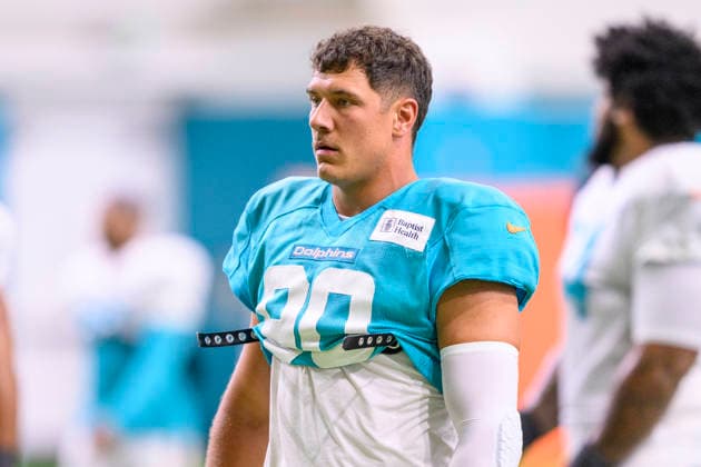 MIAMI GARDENS, FL - AUGUST 10: Miami Dolphins linebacker Mason Reiger (90) stands during the Miami Dolphins Training Camp on August 10 2026, at the Baptist Health Training Complex in Miami Gardens, FL. (Photo by Doug Murray Icon Sportswire) NFL, American Football Herren, USA AUG 10 Dolphins Training Camp EDITORIAL USE ONLY Icon796260810123