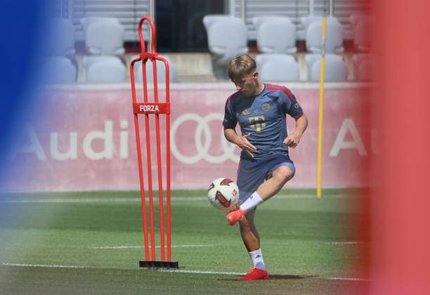 10.08.2026, FC Bayern Training , Saebenerstrasse Muenchen, Fussball, im Bild: Lennart Karl (FC Bayern Muenchen) *** August 10, 2026, FC Bayern Training, Saebenerstrasse, Munich, Soccer, Sports, Pictured: Lennart Karl, FC Bayern Munich