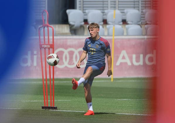10.08.2026, FC Bayern Training , Saebenerstrasse Muenchen, Fussball, im Bild: Lennart Karl (FC Bayern Muenchen) *** August 10, 2026, FC Bayern Training, Saebenerstrasse, Munich, Soccer, Sports, Pictured: Lennart Karl, FC Bayern Munich