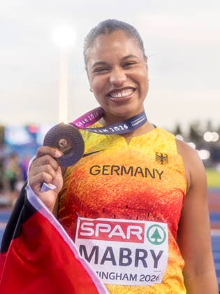 BIRMINGHAM, GREAT BRITAIN - AUGUST 10, 2026 : Yemisi MABRY (GER Germany) wins Bronze and presents medal and flag in the shop put final during the European Athletics Championships at Alexander Stadium on August 10, 2026 in Birmingham, Great Britain. Oregon Great Britain Copyright: xAxelxKohringx