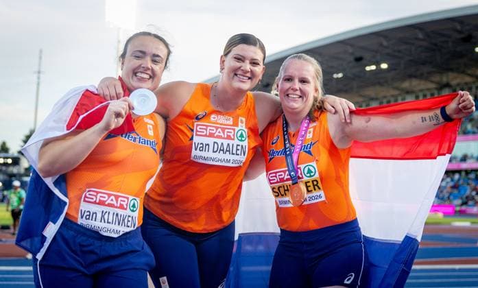 BIRMINGHAM - Alida van Daalen, Jessica Schilder, and Jorinde van Klinken after the shot put final at the European Athletics Championships. It is the first time the European Championships are being held in Great Britain. IRIS VAN DEN BROEK ANP xVIxANPxSportx xxANPxIVx 565234678 originalFilename: 565234678.jpg