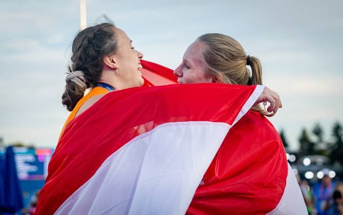 BIRMINGHAM - Jessica Schilder and Jorinde van Klinken after the shot put final at the European Athletics Championships. It is the first time the European Championships are being held in Great Britain. IRIS VAN DEN BROEK ANP xVIxANPxSportx xxANPxIVx 565234722 originalFilename: 565234722.jpg