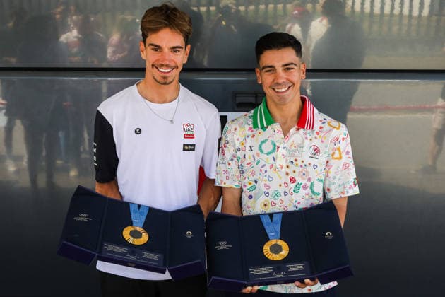 Iuri Leitao And Rui Oliveira Olympic Medallists At The 87th Volta A Portugal Portuguese cyclists and Paris 2024 Olympic silver medallists Iuri Leitao and Rui Oliveira show their Olympic medal during the 5th Stage of the 87th Volta a Portugal, an individual time trial starting in Anadia and finishing in Agueda, Portugal, on August 10, 2026. Anadia Portugal  Copyright: xEduardoxAlmeidax originalFilename:almeida-iurileit260810_npEtB.jpg