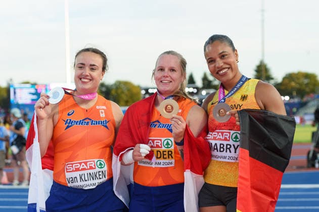 BIRMINGHAM, GREAT BRITAIN - August 10: Jorinde Van Klinken (Netherlands), Jessica Schilder (Netherlands) and Yemisi Mabry (Germany) with their medals after the shot put final during the European Athletics Championships 2026 at Alexander Stadium in Birmingham, Great Britain (Photo by Sven Beyrich Sports Press Photo)  Copyright: xSvenxBeyrich SportsxPressxPhotox Sportspressphoto_SPR204140