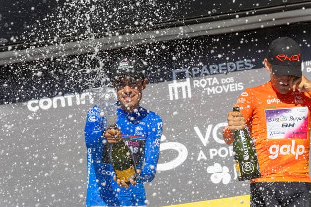 5th Stage Podium At The 87th Volta A Portugal Spanish cyclist Oscar Rota of Feira dos Sofas-Boavista receives the blue jersey as leader of the mountain classification after the 5th Stage of the 87th Volta a Portugal, an individual time trial from Anadia to Agueda, Portugal, on an unspecified date, on August 10, 2026. Agueda Portugal  Copyright: xEduardoxAlmeidax originalFilename:almeida-scarrota260810_npV7G.jpg