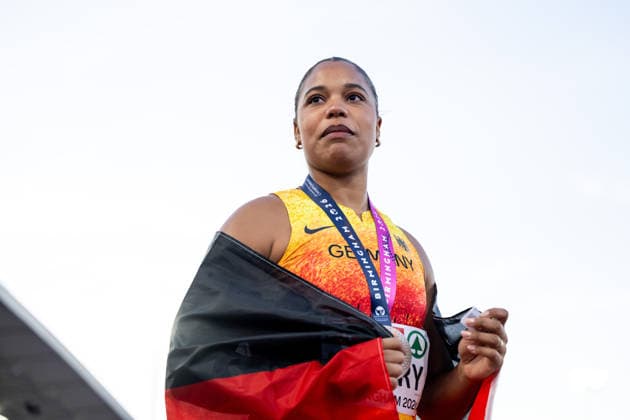 10.08.2026, GBR, Leichtathletik, Europameisterschaft 2026, Abendsession Tag 1, Birmingham Yemisi Mabry ( Deutschland ) mit Bronze Medaille für Platz 3, Kugelstoßen Damen, Finale Birmingham Alexander Stadium England Großbritannien *** August 10, 2026, GBR, Track and Field, 2026 European Championships, Evening Session, Day 1, Birmingham: Yemisi Mabry of Germany wins the bronze medal for third place, Women’s Shot Put, Final, Alexander Stadium, Birmingham, England, Great Britain Copyright: xNordphoto Memmlerx