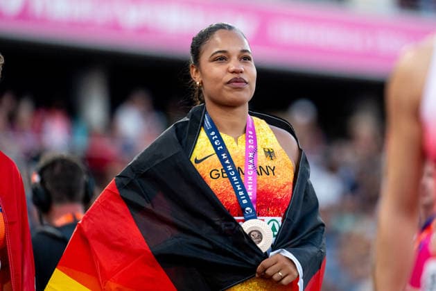10.08.2026, GBR, Leichtathletik, Europameisterschaft 2026, Abendsession Tag 1, Birmingham Yemisi Mabry ( Deutschland ) mit Bronze Medaille für Platz 3, Kugelstoßen Damen, Finale Birmingham Alexander Stadium England Großbritannien *** August 10, 2026, GBR, Track and Field, 2026 European Championships, Evening Session, Day 1, Birmingham: Yemisi Mabry of Germany wins the bronze medal for third place, Women’s Shot Put, Final, Alexander Stadium, Birmingham, England, Great Britain Copyright: xNordphoto Memmlerx