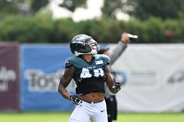 PHILADELPHIA, PA - AUGUST 10: Philadelphia Eagles wide receiver Erik Ezukanma 49 catches the ball during the Philadelphia Eagles training camp on August 10th, 2026 at Jefferson Health Training Complex in Philadelphia, PA. (Photo by Terence Lewis Icon Sportswire) NFL, American Football Herren, USA AUG 10 Eagles Training Camp EDITORIAL USE ONLY Icon260810063