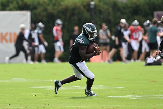 PHILADELPHIA, PA - AUGUST 10: Philadelphia Eagles wide receiver Darius Cooper 80 runs a drill during the Philadelphia Eagles training camp on August 10th, 2026 at Jefferson Health Training Complex in Philadelphia, PA. (Photo by Terence Lewis Icon Sportswire) NFL, American Football Herren, USA AUG 10 Eagles Training Camp EDITORIAL USE ONLY Icon260810078