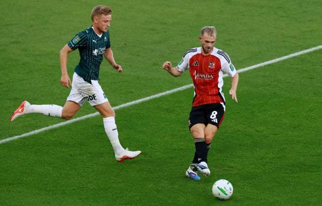 Taylor Perry of Exeter City. Plymouth Argyle v Exeter City, EFL Carabao Cup, First Round, Football, Home Park, Plymouth, UK - 10 Aug 2026Plymouth Home Park United Kingdom EDITORIAL USE ONLY No use with unauthorised audio, video, data, fixture lists, club league logos or live services. Online in-match use limited to 120 images, no video emulation. No use in betting, games or single club league player publications.  Copyright: xJamesxMarsh Shutterstockx 17061088bp