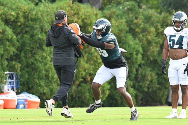 PHILADELPHIA, PA - AUGUST 10: Philadelphia Eagles tight end Stone Smartt 85 runs a drill during the Philadelphia Eagles training camp on August 10th, 2026 at Jefferson Health Training Complex in Philadelphia, PA. (Photo by Terence Lewis Icon Sportswire) NFL, American Football Herren, USA AUG 10 Eagles Training Camp EDITORIAL USE ONLY Icon260810094
